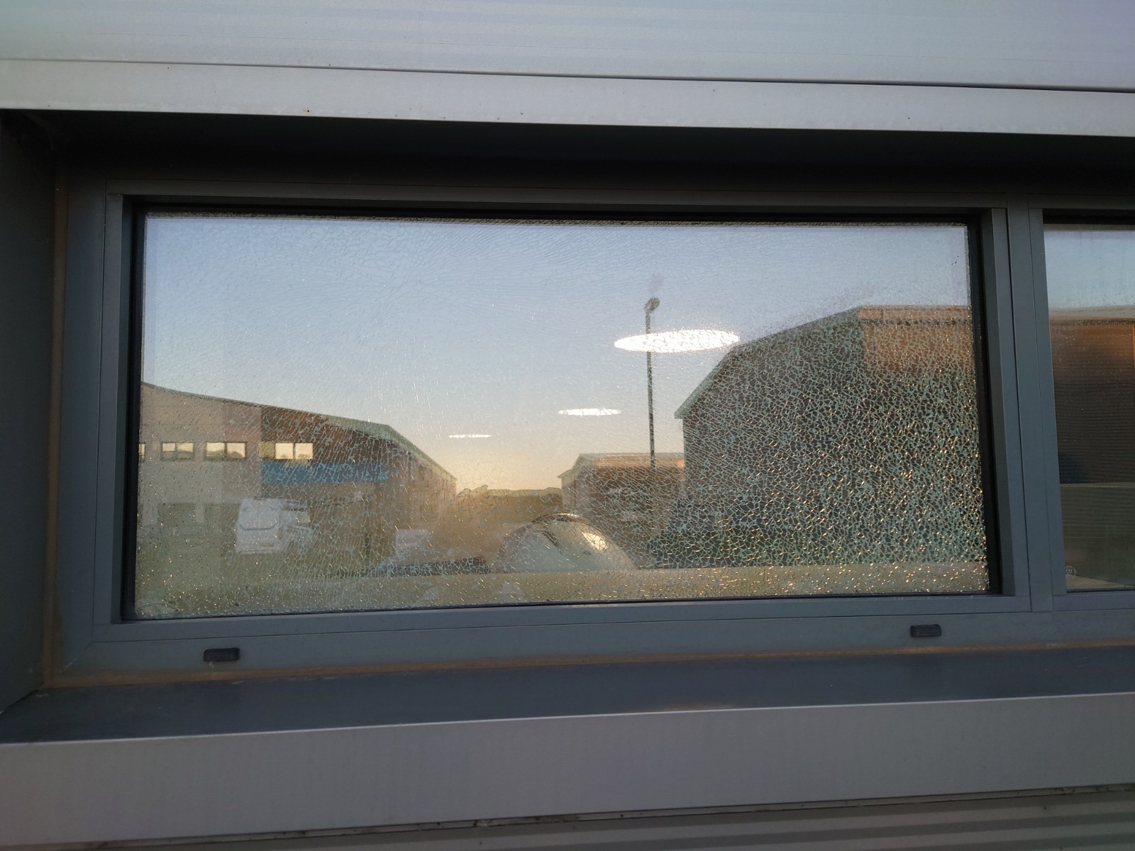 A failed, cracked double-glazed unit HDS can replace